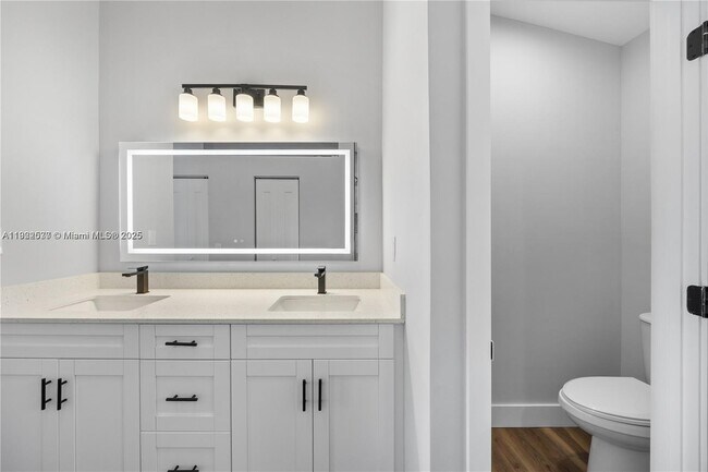 Building Photo - 3835 Lombardy St