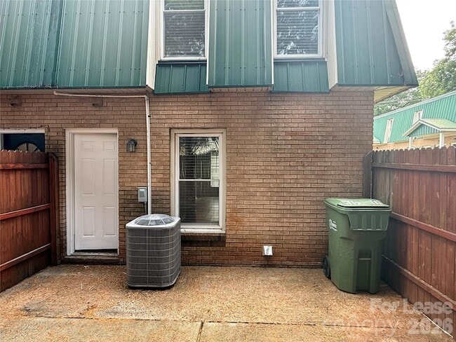 Building Photo - 312 W Catawba Ave
