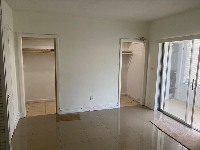 Building Photo - 51 NE 204th St