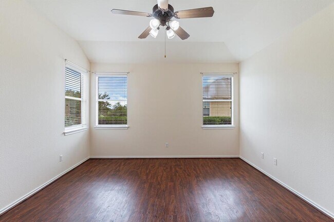 Building Photo - 10 White Magnolia Cir