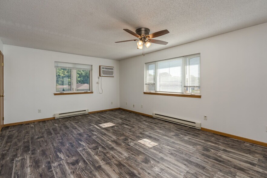 Building Photo - 111 Balcerzak Dr
