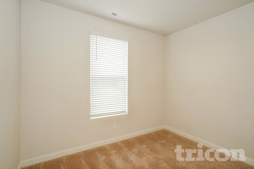 Building Photo - 6405 Lake Run Ct