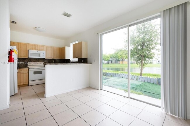 Building Photo - 2818 SE 16th Ave