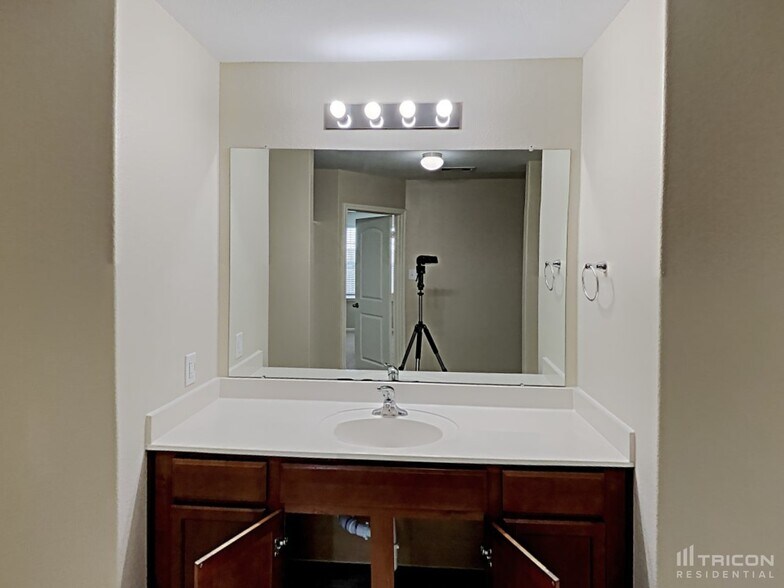 Building Photo - 441 Palomino Stand Dr