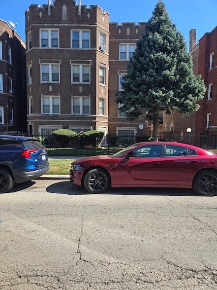 Primary Photo - 7921 S St Lawrence Ave