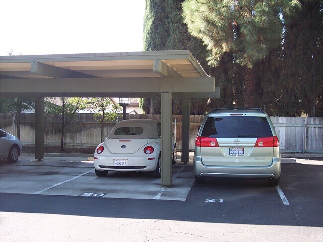 Building Photo - Upstairs 1 Bed/1 Bath Condo in Del Cerro!