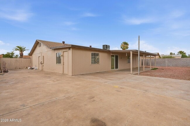 Building Photo - 4731 W Paradise Ln