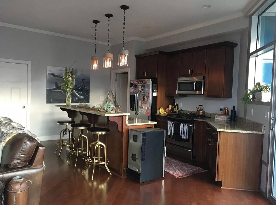 Building Photo - 324 E Main St