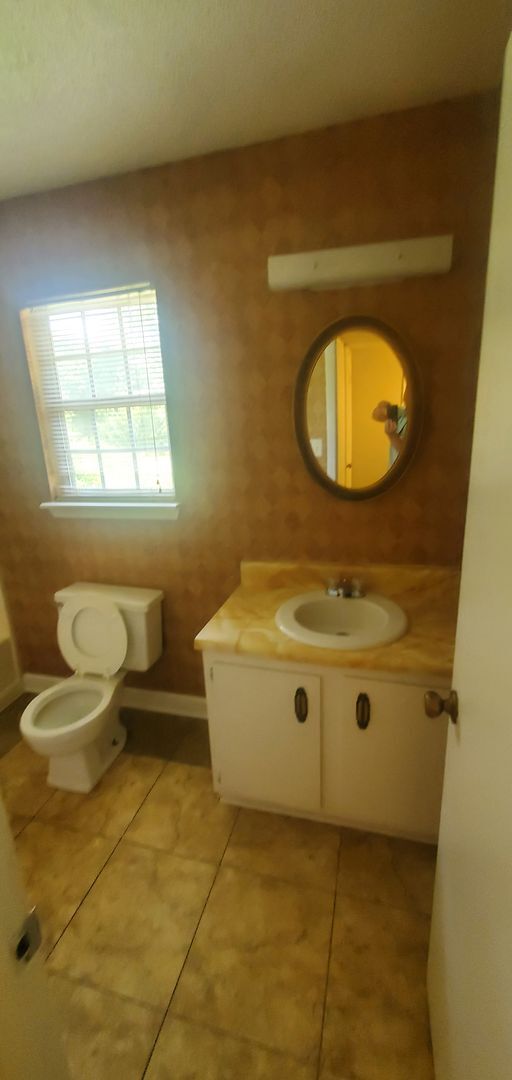 Building Photo - 3455 Valley Rd