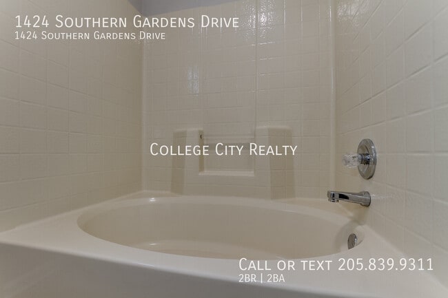 Building Photo - 1424 Southern Gardens Dr