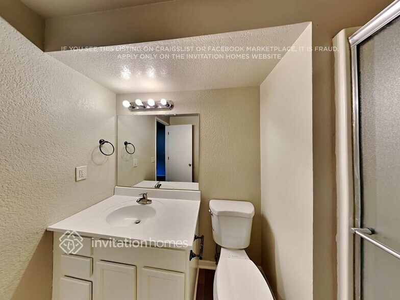 Building Photo - 605 187th St E