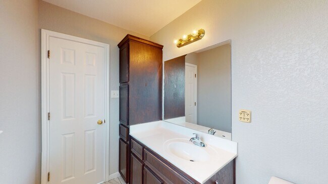 Building Photo - AMAZING DUPLEX FOR RENT CLOSE TO FORT HOOD!