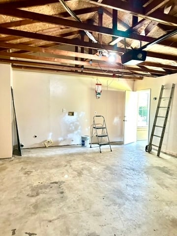 Building Photo - 320 Meadow Ln