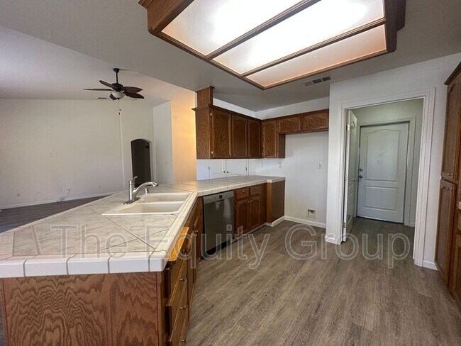 Building Photo - 2322 E Beech Ct
