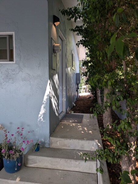 Building Photo - 5005 Vista Pl