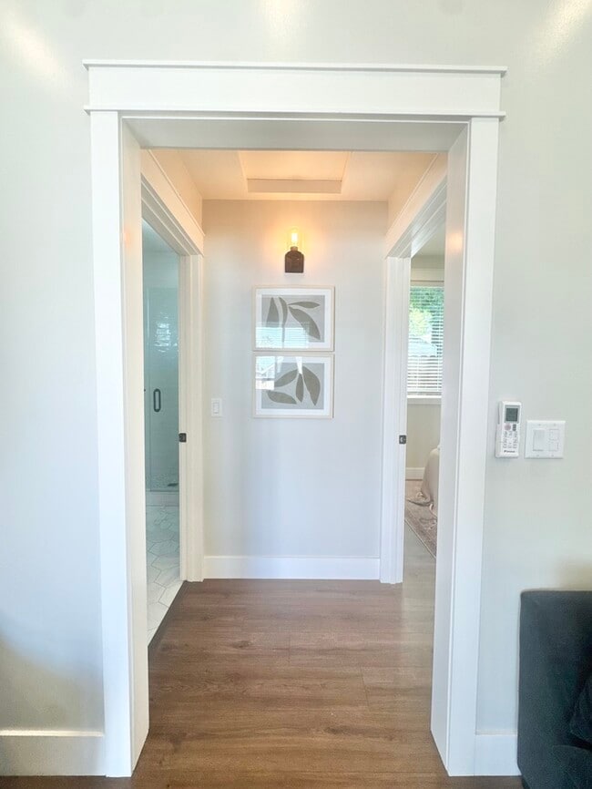 Building Photo - Adorable and updated furnished home in Fol...