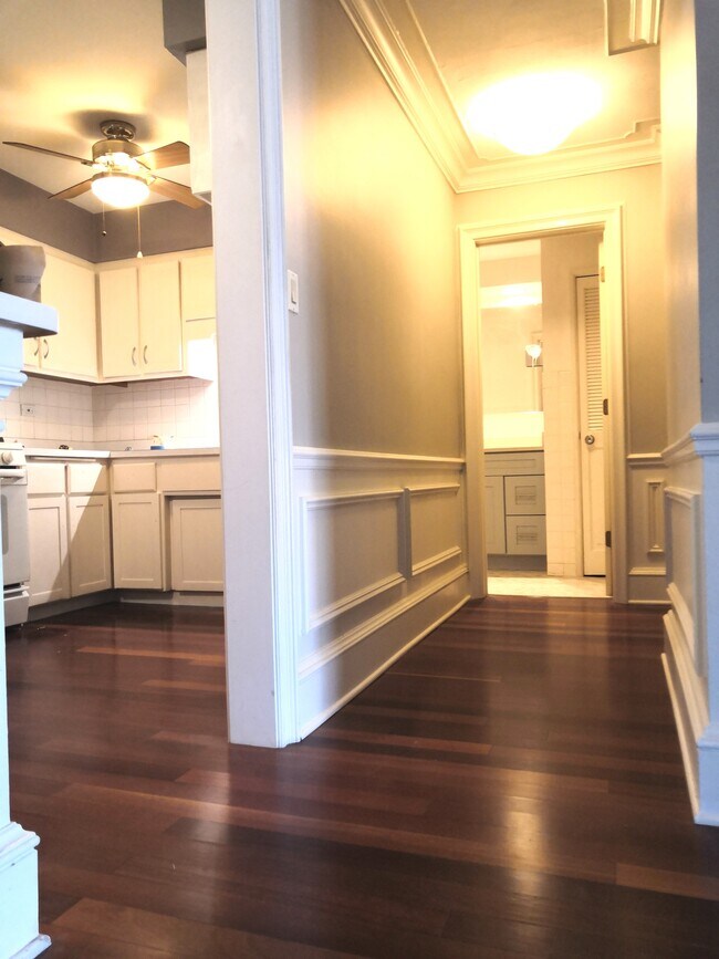 hallway near kitchen - 401 S Grove Ave