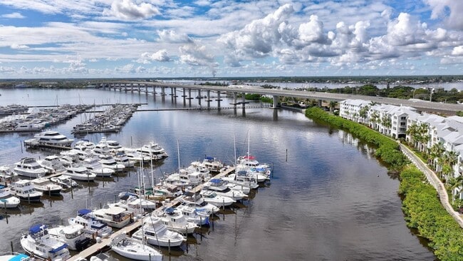 Building Photo - 975 NW Flagler Ave