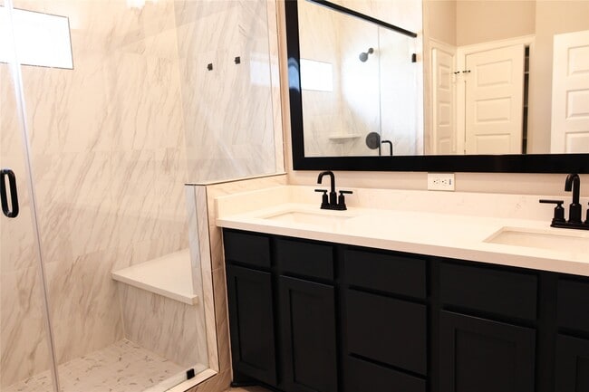 Building Photo - 3336 Vine Ter Trce