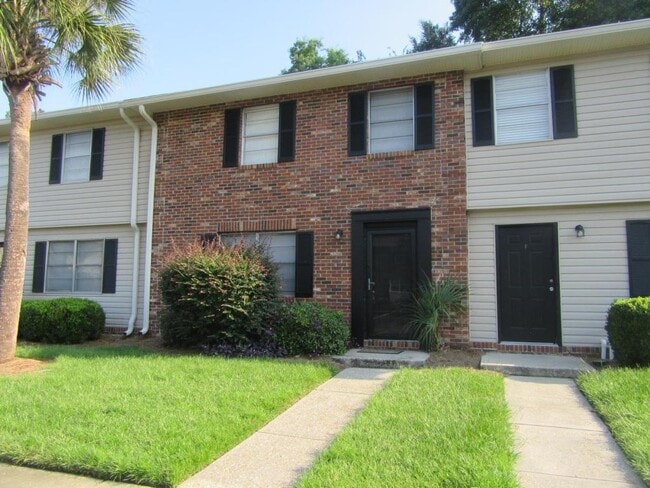 Primary Photo - 415 Parkdale Dr