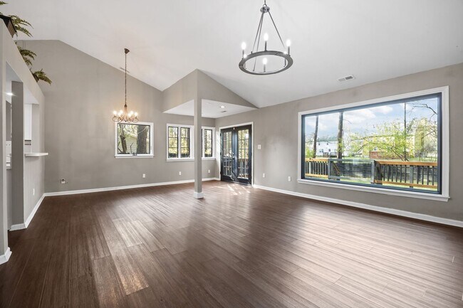 Building Photo - Charming 3BR Home with Large Private Yard Near Downtown Raleigh