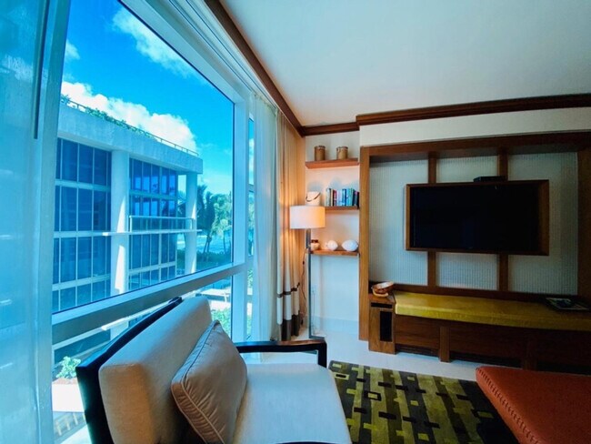 Building Photo - 6801 Collins Ave