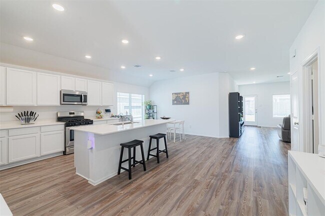Building Photo - 31535 Beacon Cove Trl