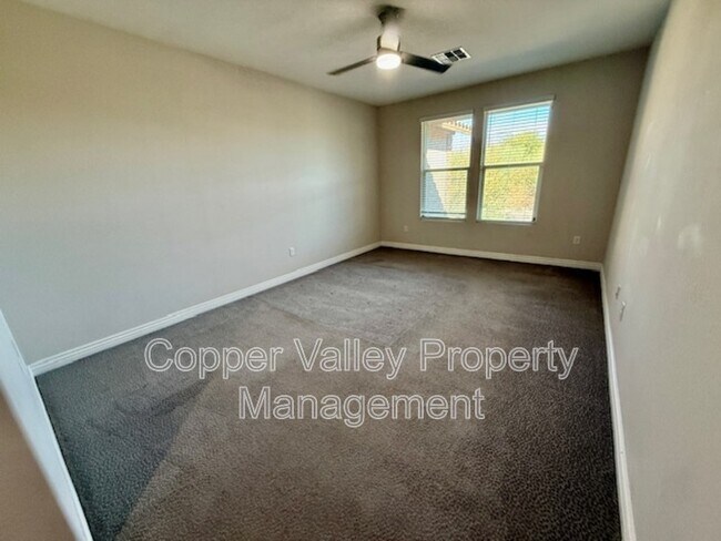 Building Photo - 2425 W Bronco Butte Trl