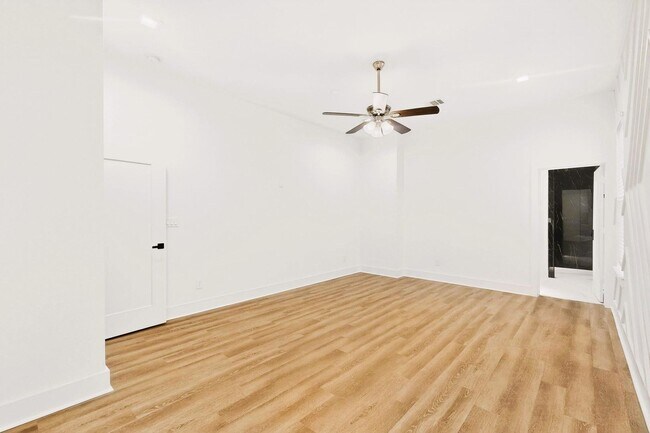 Building Photo - Modern 3 Bed, 3 Bath Home Near Downtown Dallas