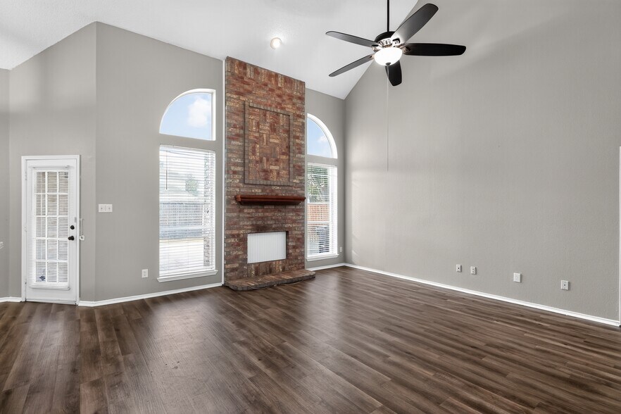 Building Photo - 1624 Ariel Dr