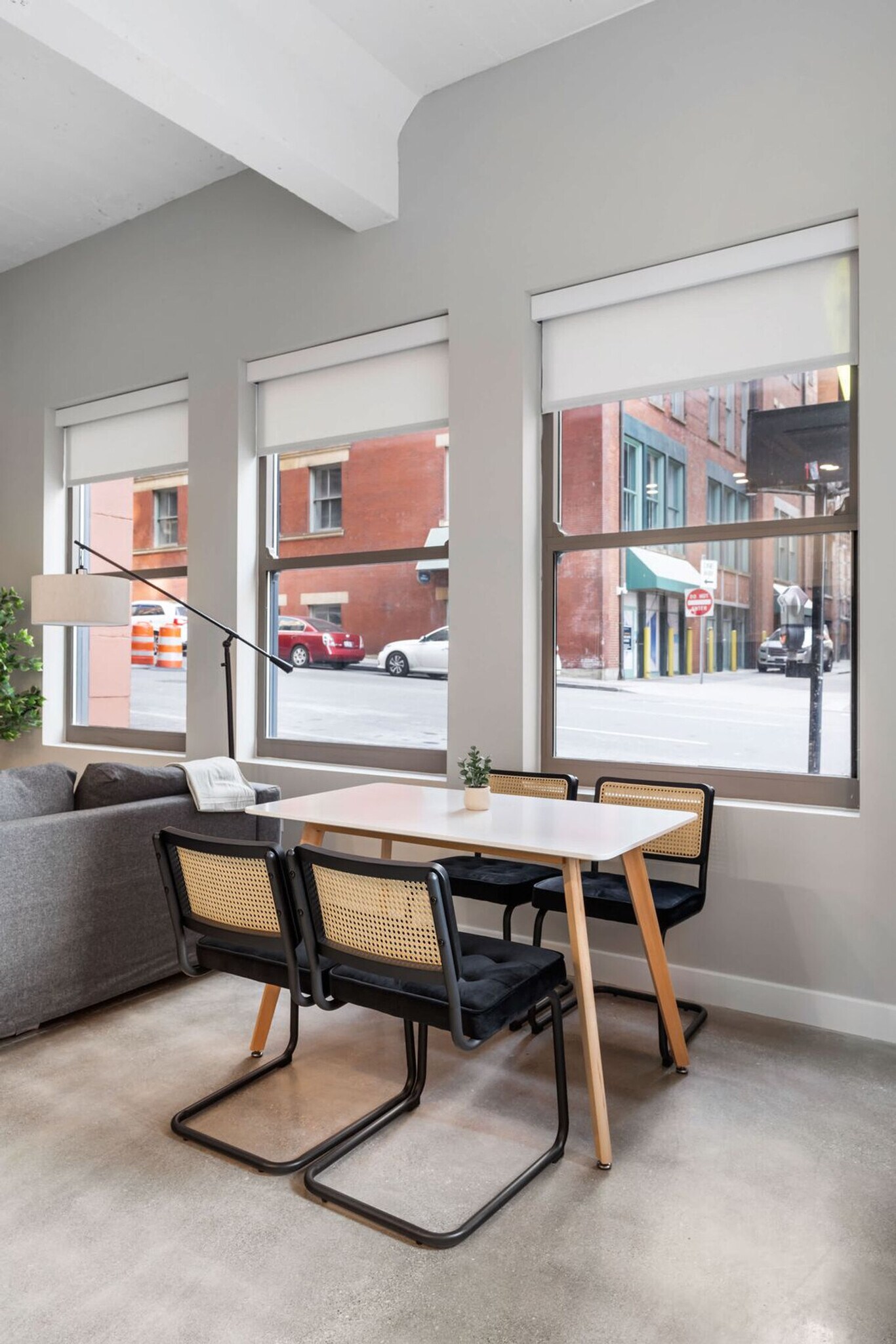 Building Photo - 205 W 4th St