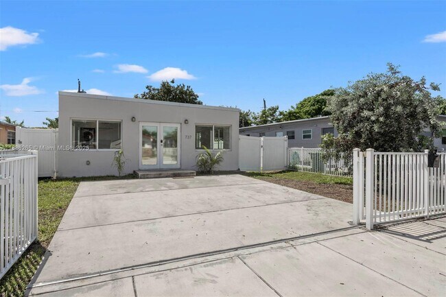Building Photo - 737 NW 4th St