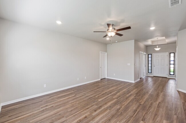 Building Photo - 604 Parkfield Ln