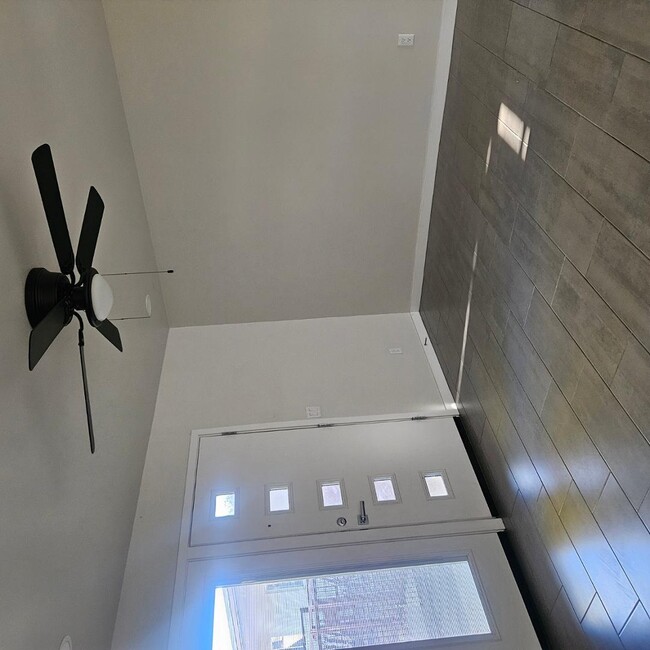 Building Photo - 3326 N 66th Pl