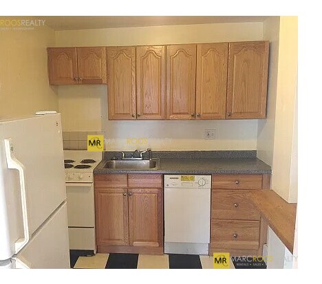 Building Photo - 469 Beacon St