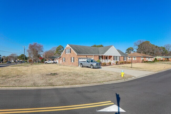 Building Photo - Beautiful for rent home located in central Virginia Beach