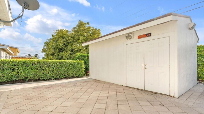 Building Photo - 2900 SW 92nd Ave