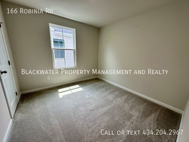 Building Photo - 166 Robinia Rd