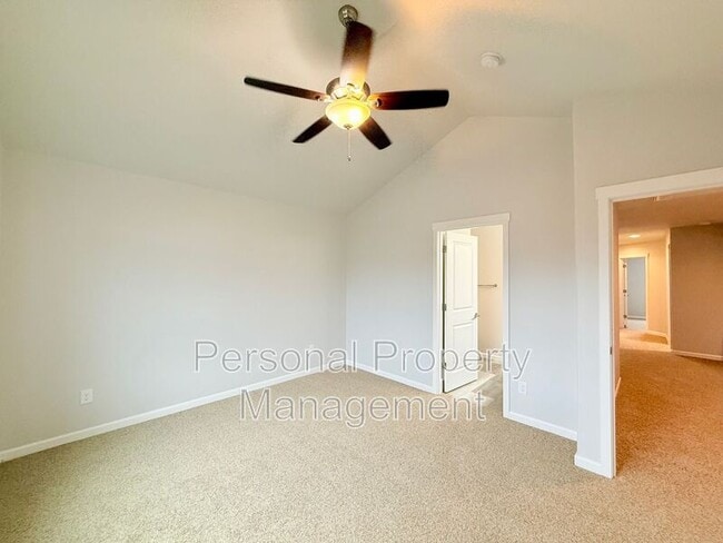 Building Photo - 5840 NE 56th Pl