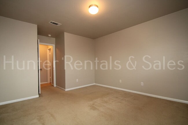 Building Photo - Bridgewood Beauty