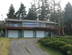 Building Photo - Beautiful water view home in Diamond Point...