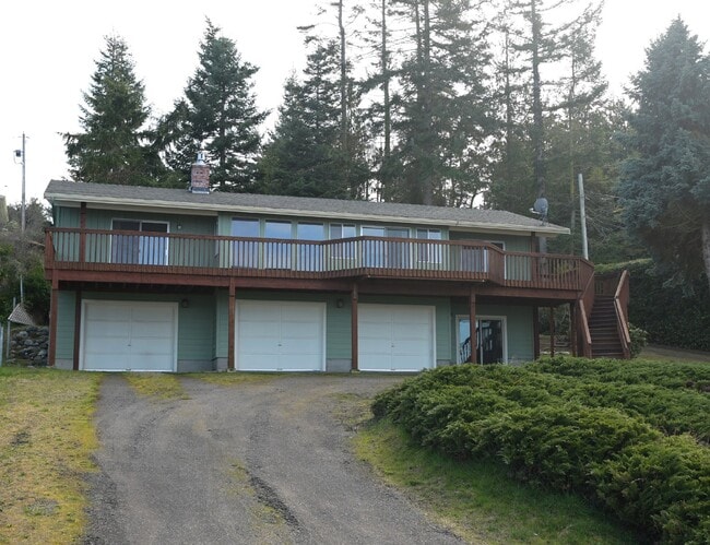 Primary Photo - Beautiful water view home in Diamond Point...