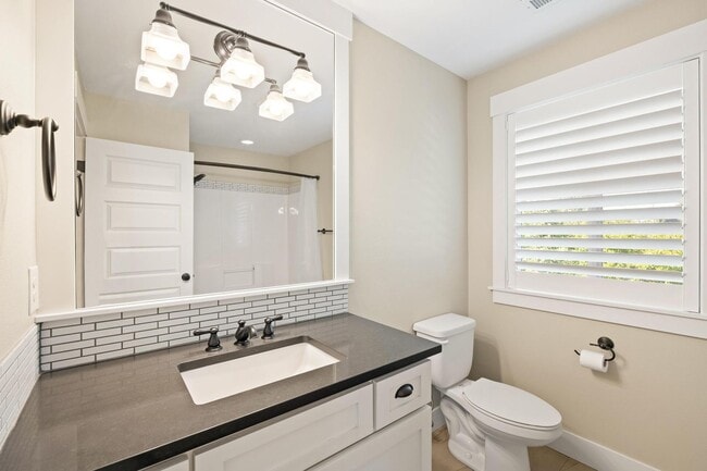 Building Photo - Spacious 4-Bedroom Dream Home – Perfect fo...