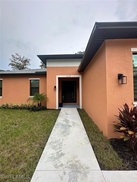 Building Photo - 2167 Della Dr
