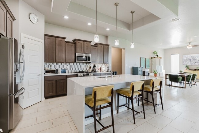 Building Photo - Modern 5 Bedroom Home with Solar Panels - MOVE IN SPECIAL: FIRST MONTH FREE!