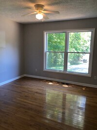 Building Photo - 1041 Hilltop Dr