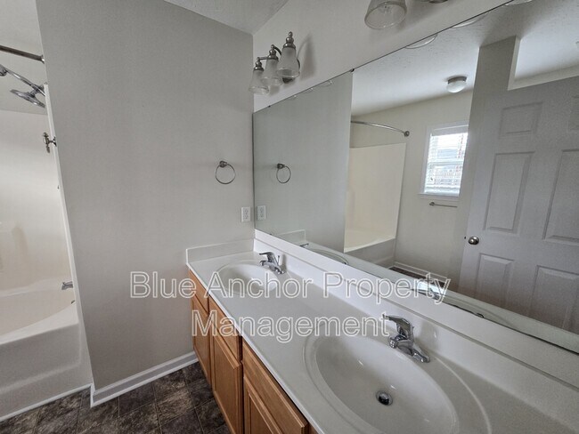 Building Photo - 333 Rose Bud Ln