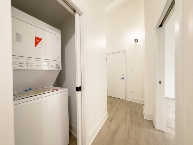 Building Photo - 4731 N Western Ave