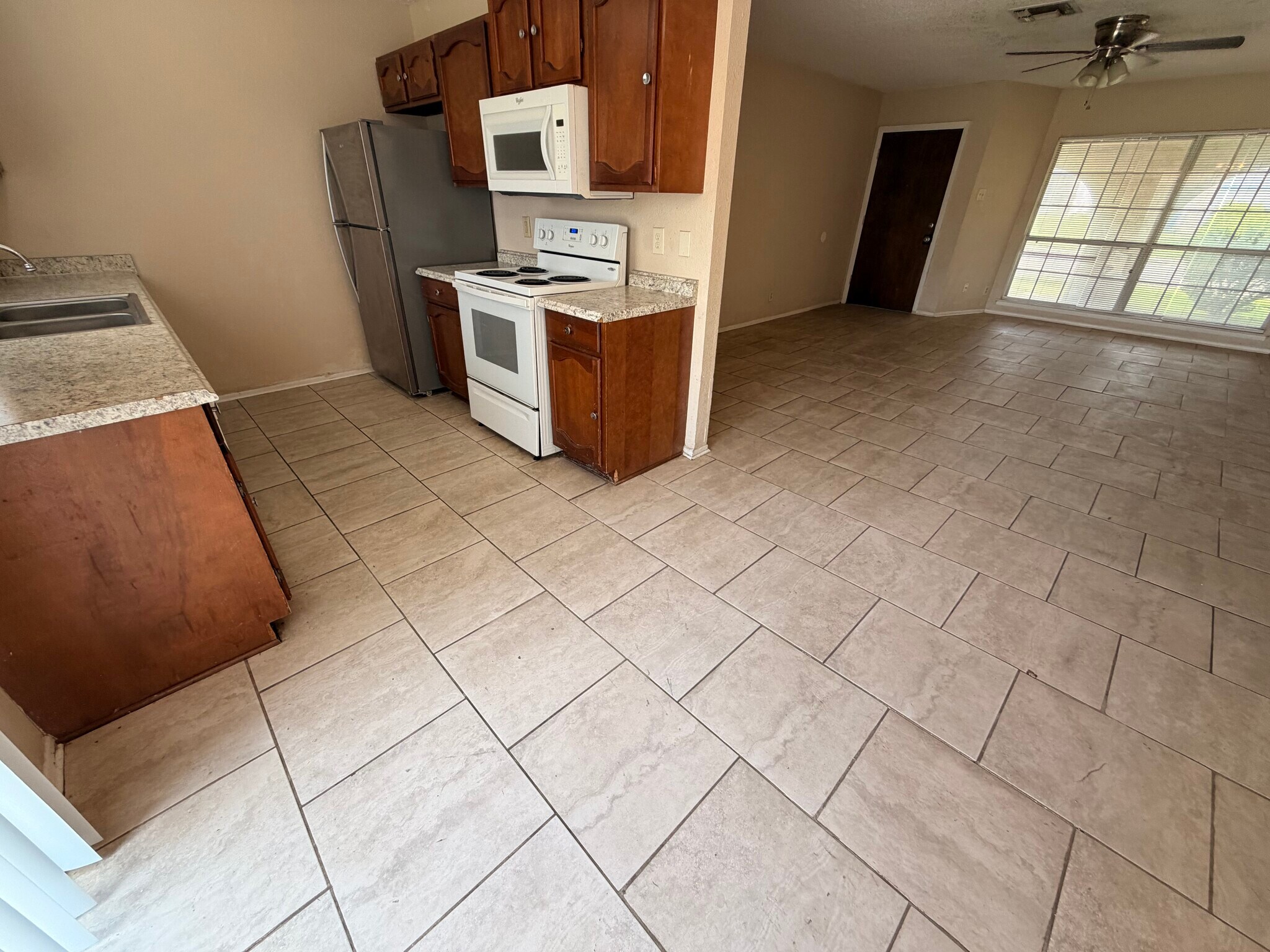 Building Photo - 5910 Lubbers Way