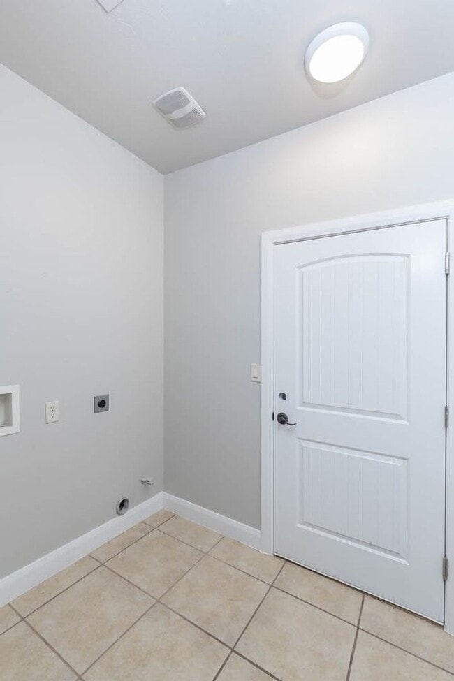 Building Photo - 4 Bedroom Single-Level Home In Hurricane - Small Pet Friendly